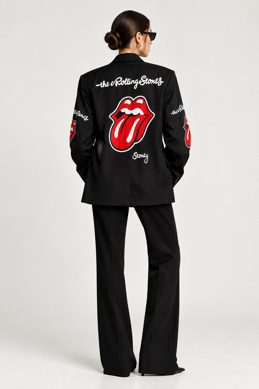 Blazer negro con labios rojos YOLYKKE