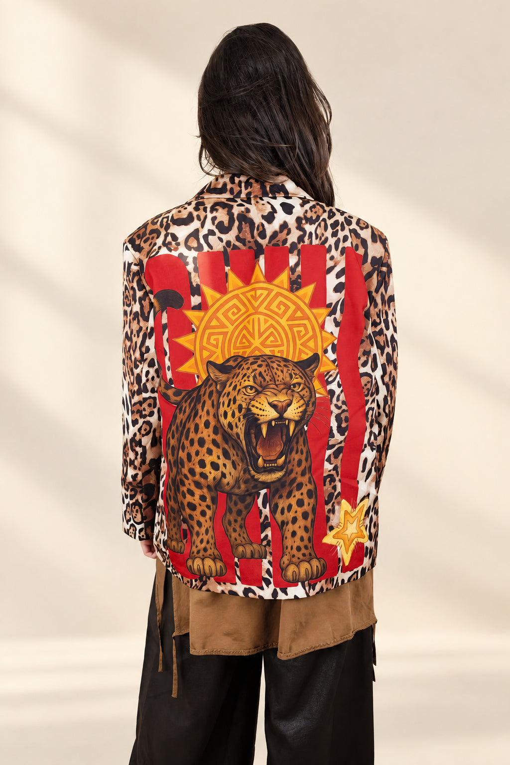Blazer de leopardo con motivo gráfico YOLYKKE