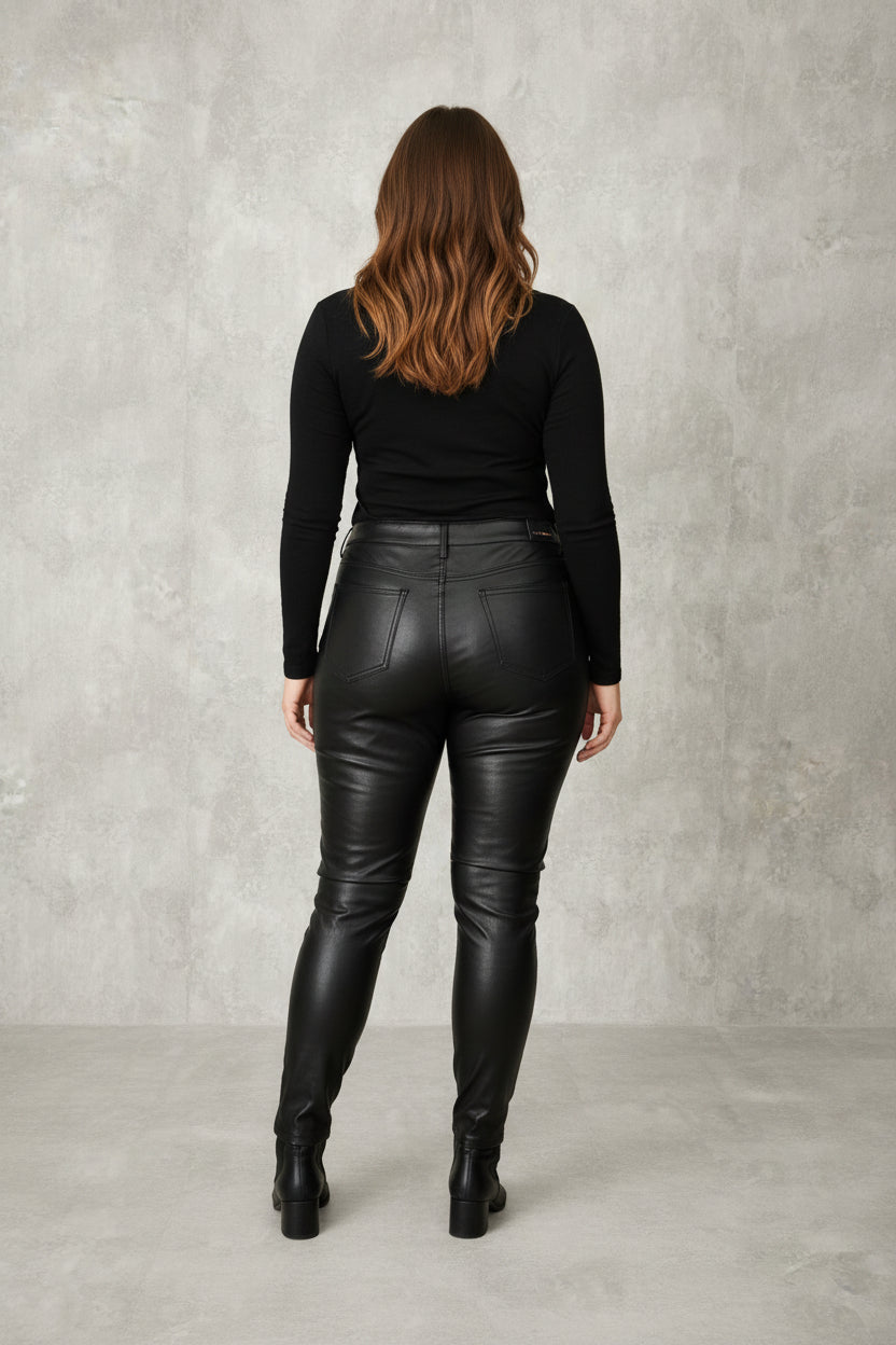 Pantalón Pitillo Polipiel Negro Cinturilla Alta Curvy | YOLYKKE