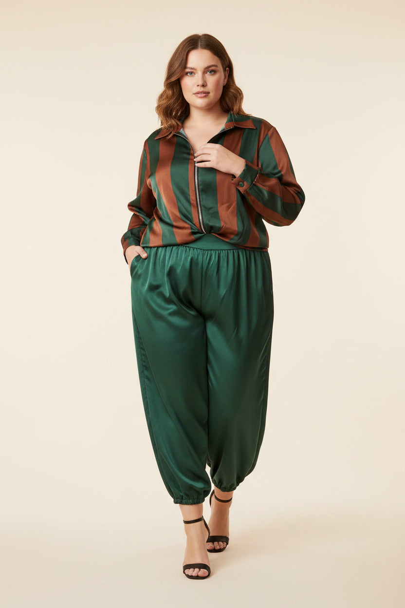 Conjunto Curvy Bomber Rayas + Jogger Satén Verde Botella | YOLYKKE