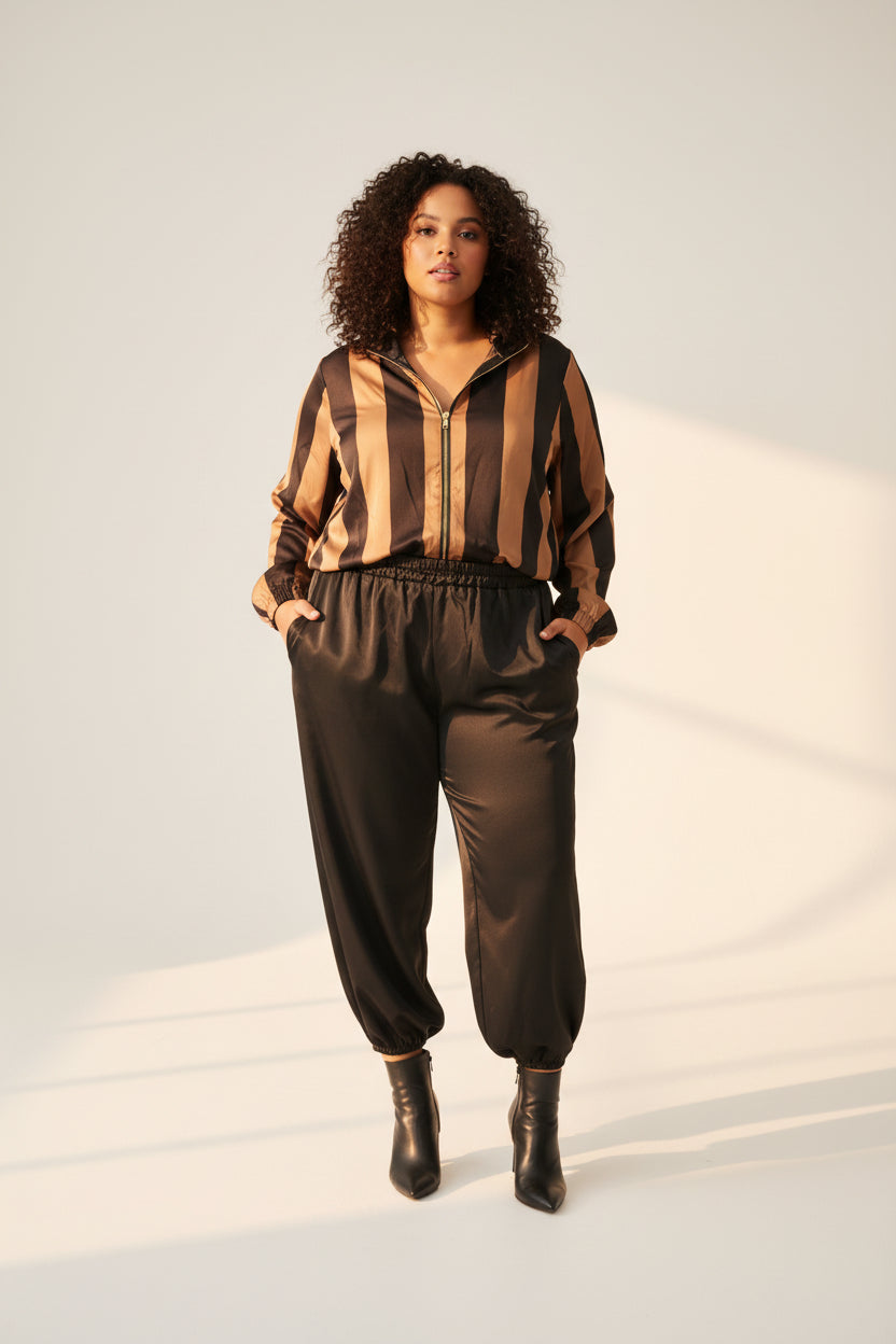 Conjunto Curvy Bomber Rayas Negro Dorado + Jogger Satén Negro | YOLYKKE