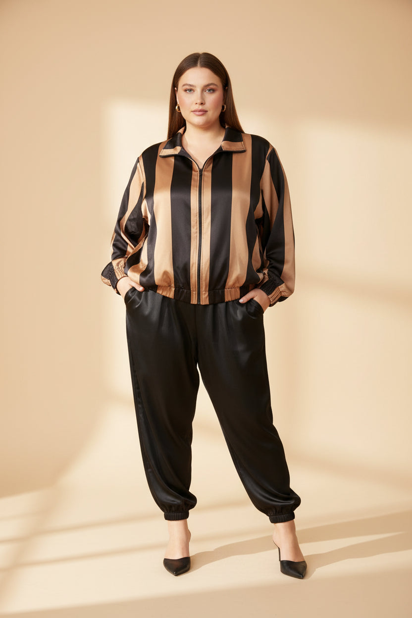 Conjunto Curvy Bomber Rayas Negro Dorado + Jogger Satén Negro | YOLYKKE