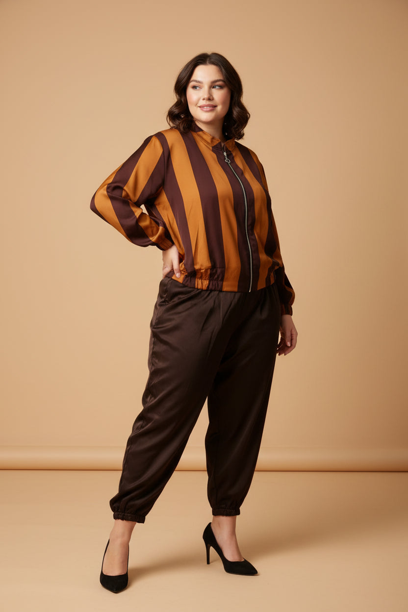 Conjunto Curvy Bomber Rayas Negro Dorado + Jogger Satén Negro | YOLYKKE (Copia)
