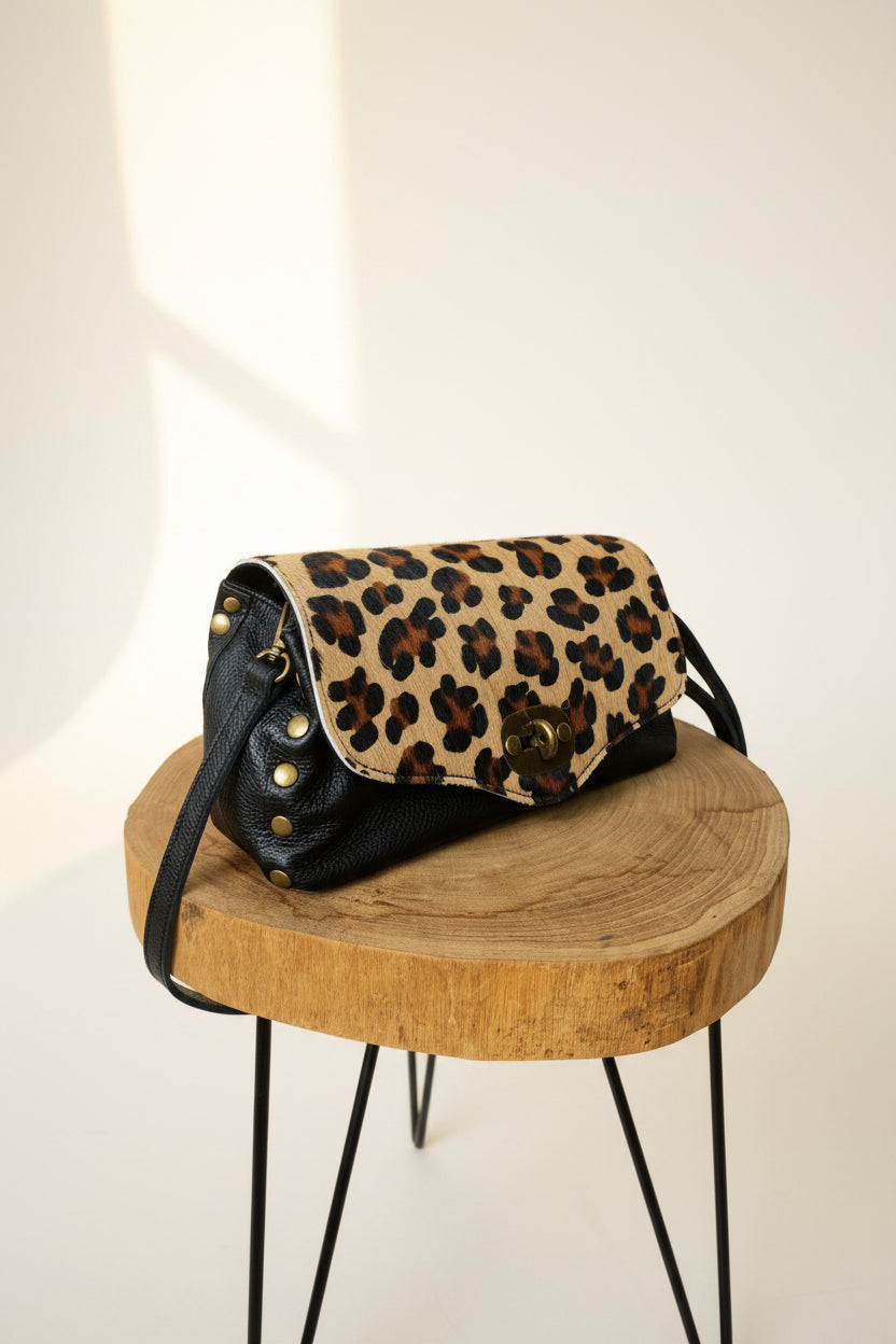 Bolso Bandolera 100% Cuero Leopardo Pelo Solapa Asa Larga | YOLYKKE