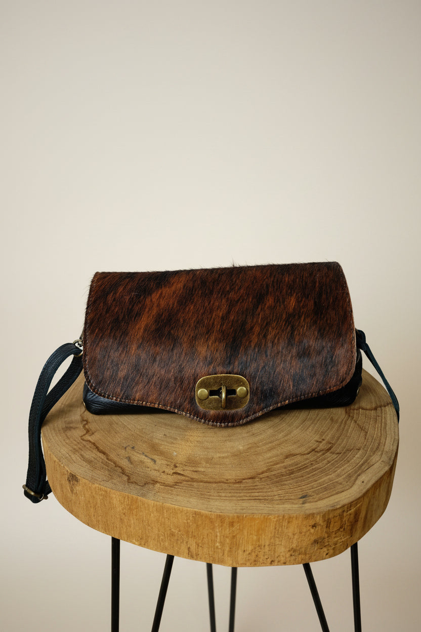 Bolso Bandolera 100% Cuero Potro Pelo Solapa Asa Larga | YOLYKKE