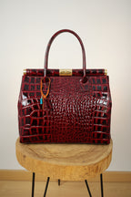 Bolso Tote Cuero Grabado Cocodrilo Lacado Burdeos Herrajes Dorados | YOLYKKE
