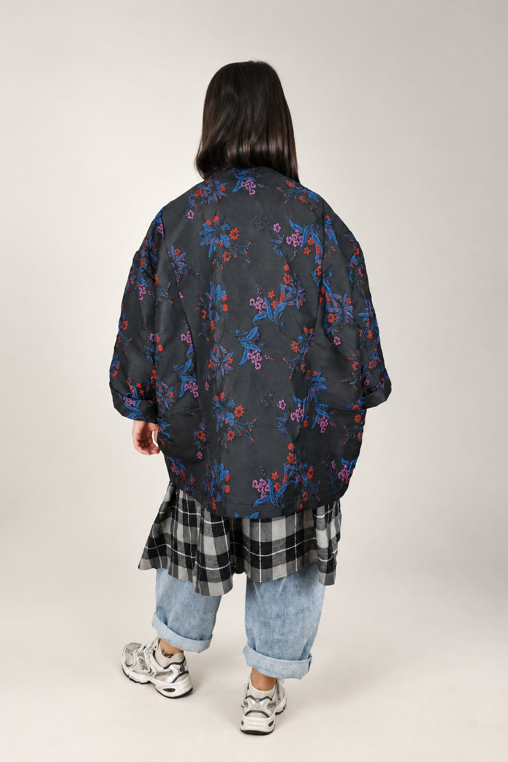 Chaqueta Kimono negra estampada de corte amplio