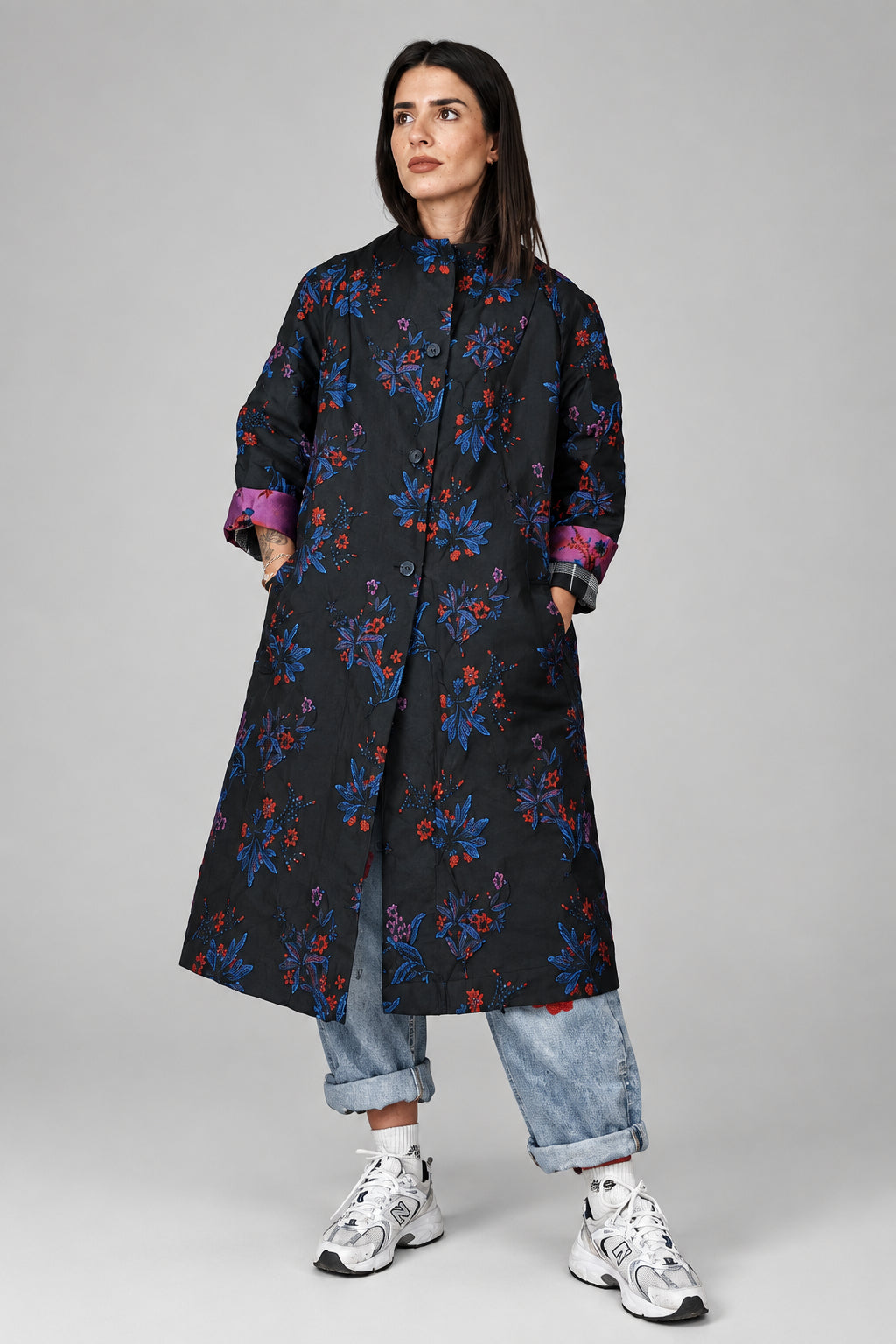 Chaqueta larga negra estampada