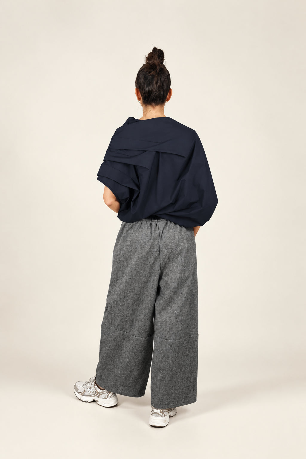 Pantalón ancho de espiga gris YOLYKKE