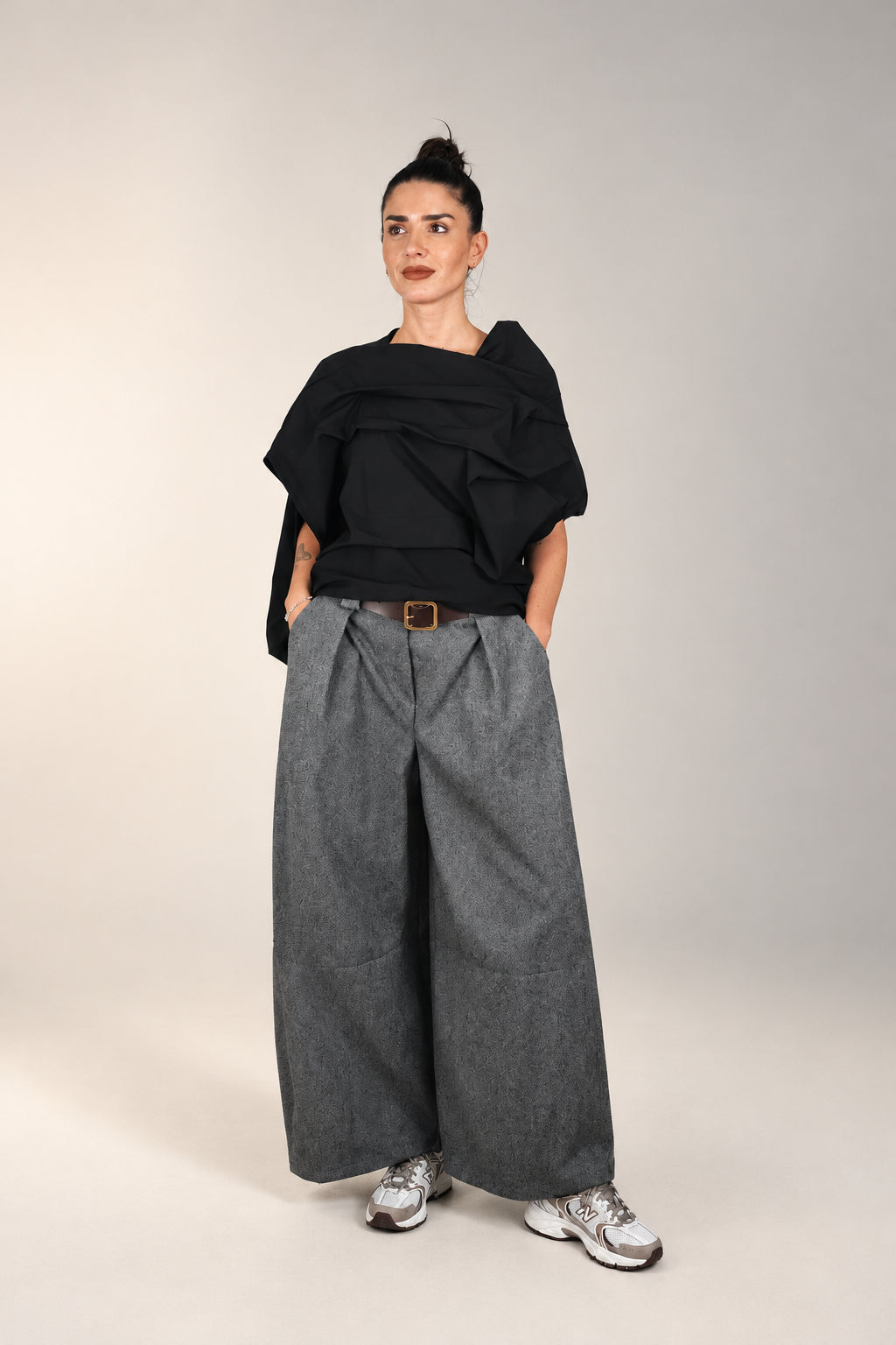 Pantalón ancho de espiga gris YOLYKKE