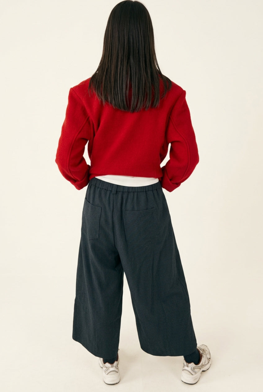 Pantalón de rayas finas con solapa Wendy Trendy