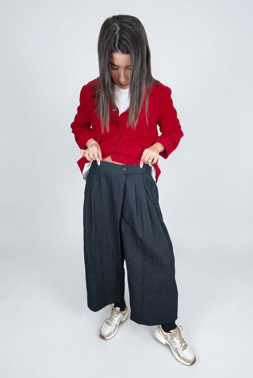 Pantalón de rayas finas con solapa Wendy Trendy