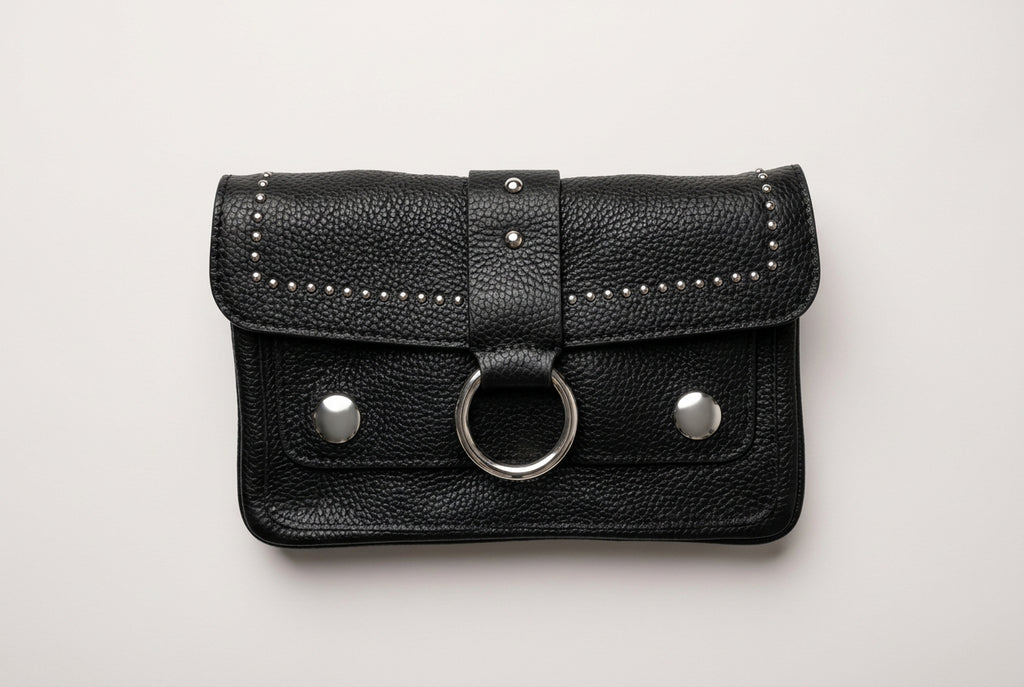 Bolso de cuero con cadena y anilla YOLYKKE