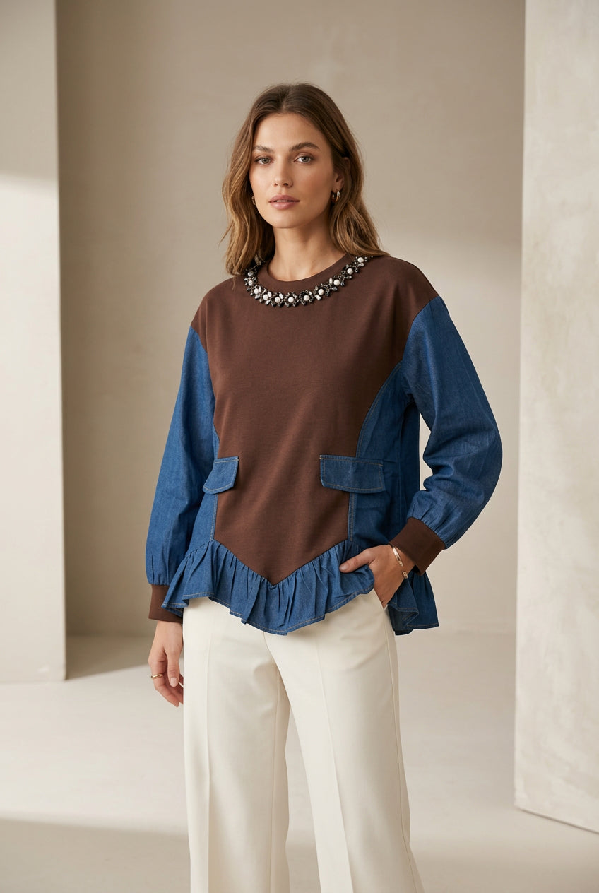 Camiseta Combinada con Vaquero y Cuello de Pedrería y Perlas | Nefelibata