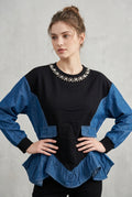 Camiseta Combinada con Vaquero y Cuello de Pedrería y Perlas | Nefelibata
