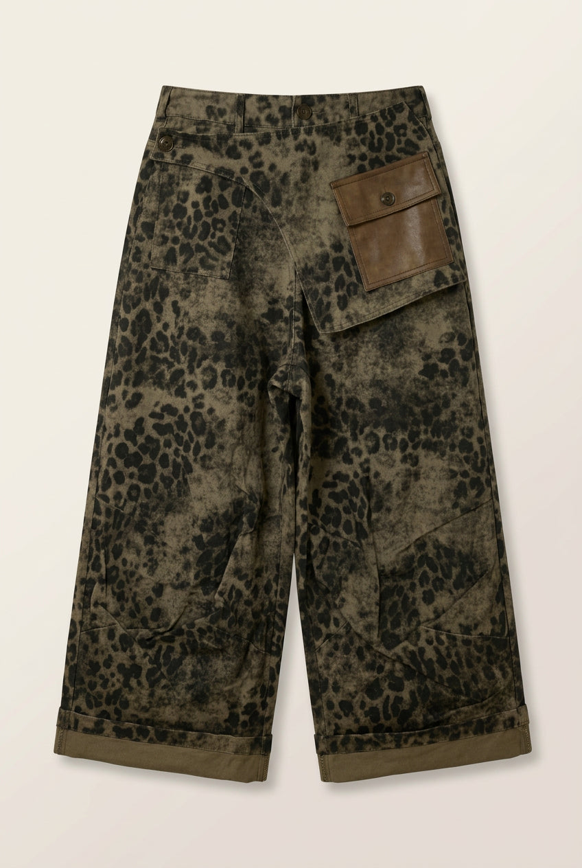 Pantalón Vaquero Animal Print con Riñonera Lateral | Nefelibata