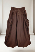 Pantalón Globo Marrón con Bolsillos Laterales y Botones | Nefelibata