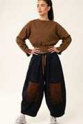 Pantalón Vaquero Harem con Bolsillos Marrones | Nefelibata