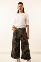 Pantalón Vaquero Animal Print con Riñonera Lateral | Nefelibata