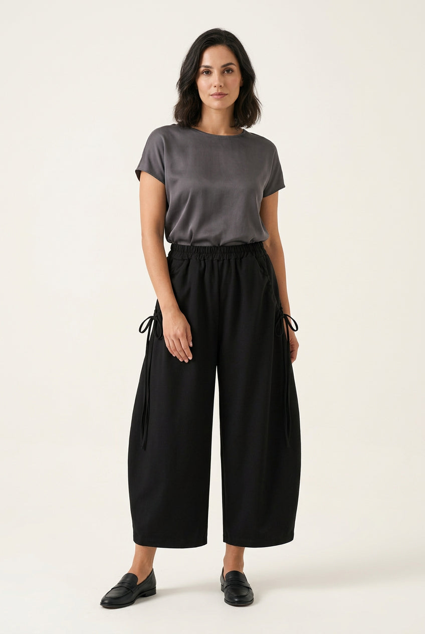 Pantalón amplio con bolsillos fruncidos y lazada Milano