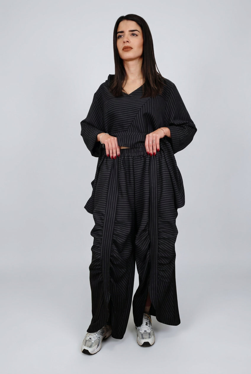 Pantalón amplio de raya diplomática con frunces