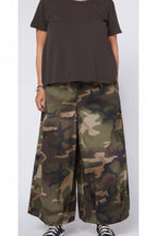 Pantalón Palazzo Camuflaje Militar Pantacourt | Wendy Trendy
