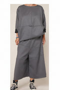 Top Oversize Paneles Diagonales Puño Negro Gris | Wendy Trendy