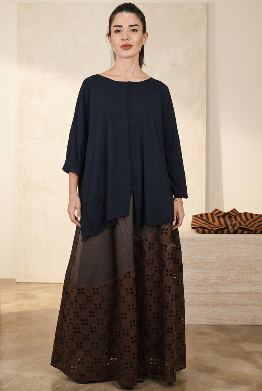 Camiseta amplia de algodón con abertura delantera Wendy Trendy