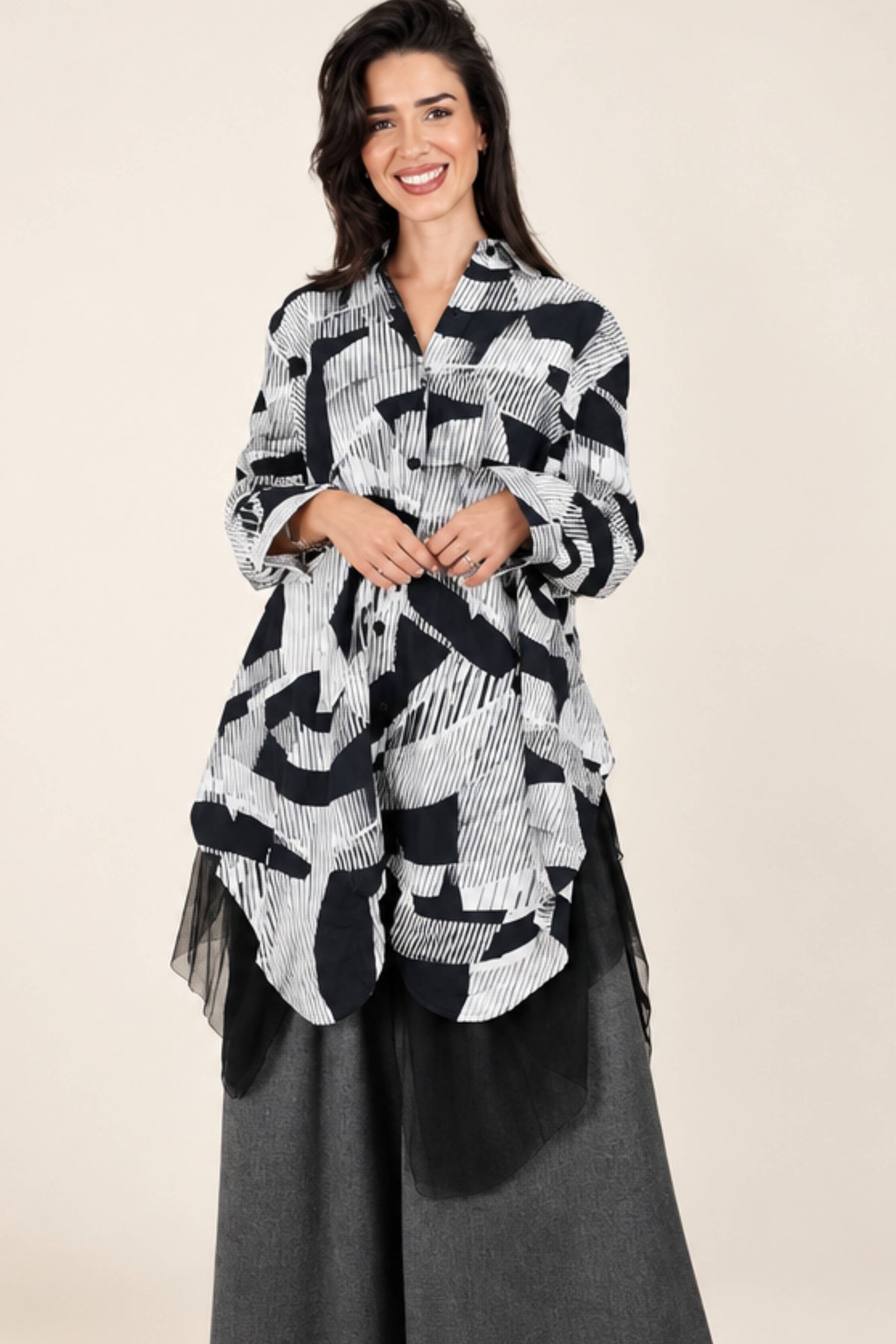Camisa oversize larga estampada con bajo de tul YOLYKKE