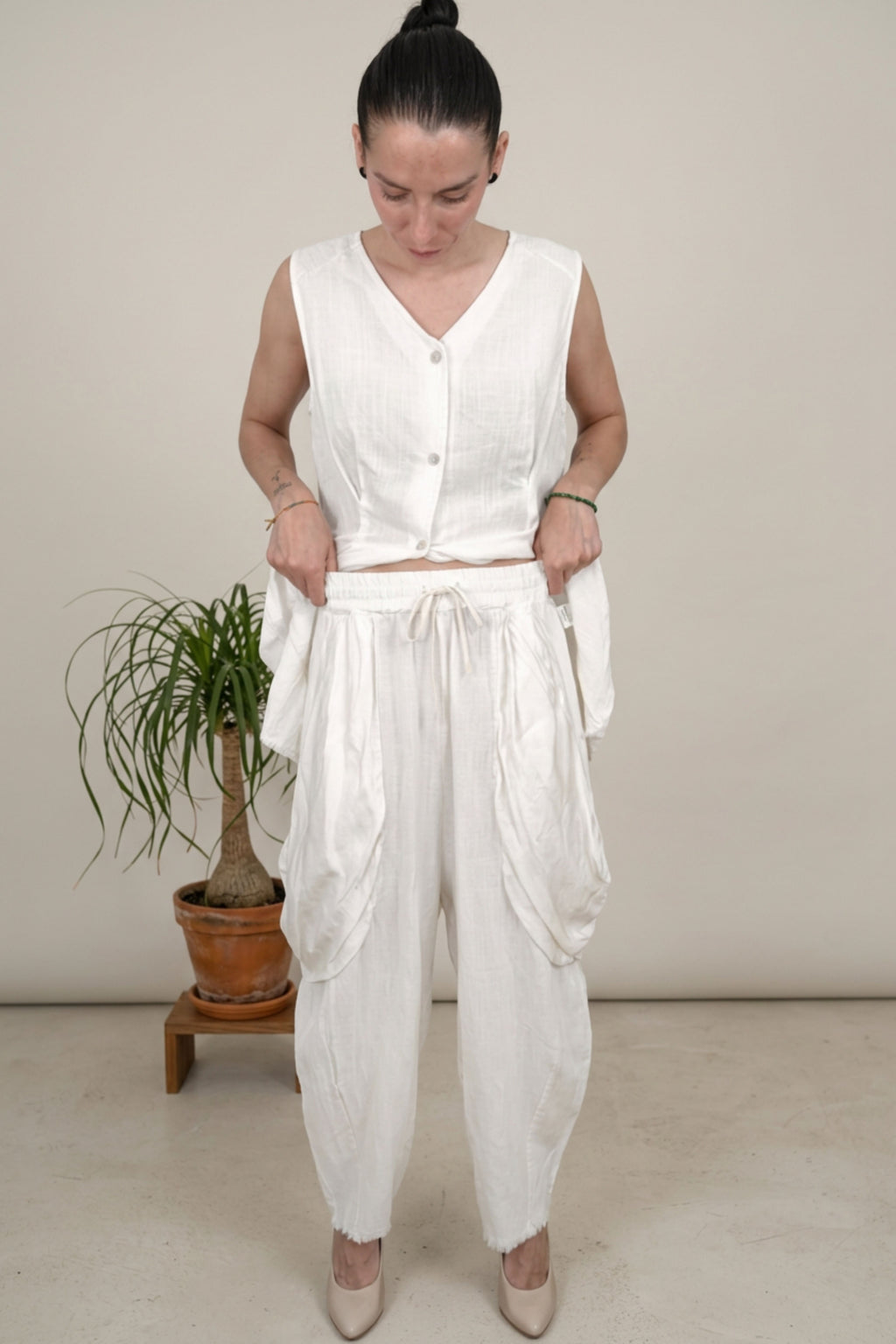 Pantalón Bombacho Textura Lino Bolsillos Caídos |YOLYKKE