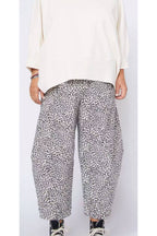 Pantalón Micropana Leopardo Blanco Negro Cintura Elástica | Wendy Trendy