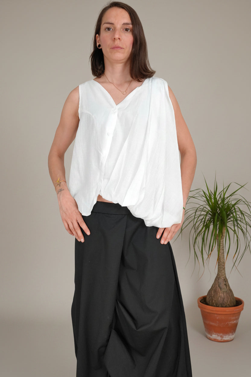 Blusa Cruzada Drapeada Sin Mangas Blanca