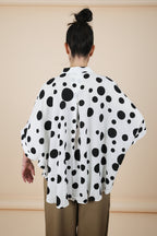 Camisa Lunares Manga Murciélago Blanco Negro | Nefelibata