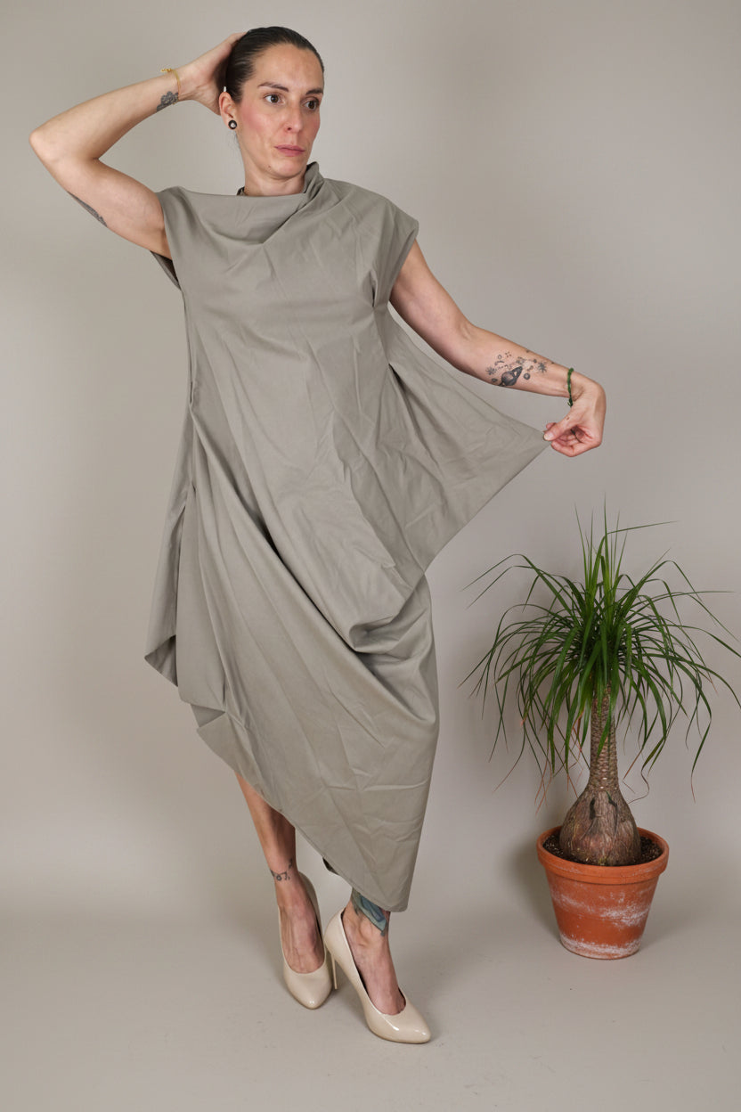 Vestido Asimétrico Drapeado| YOLYKKE