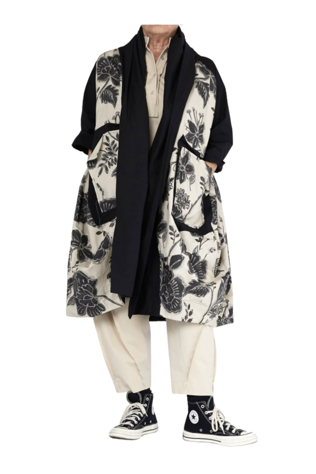 Abrigo Oversize Floral Mangas Negras Wendy Trendy