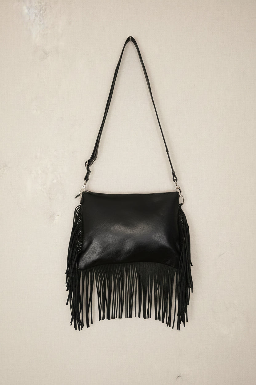 Bolso Bandolera Piel Italiana Tachuelas Flecos Negro | YOLYKKE