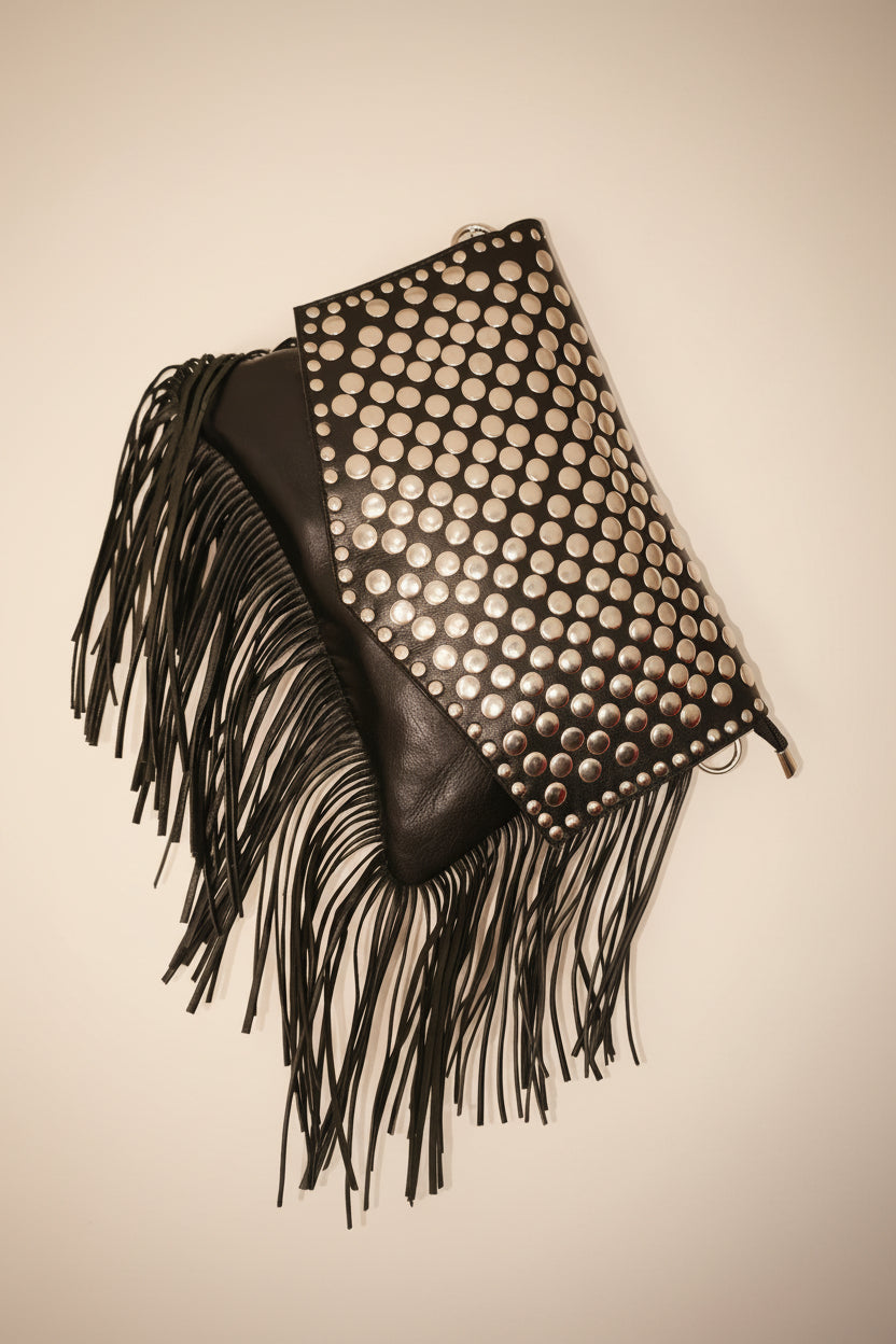 Bolso Bandolera Piel Italiana Tachuelas Flecos Negro | YOLYKKE