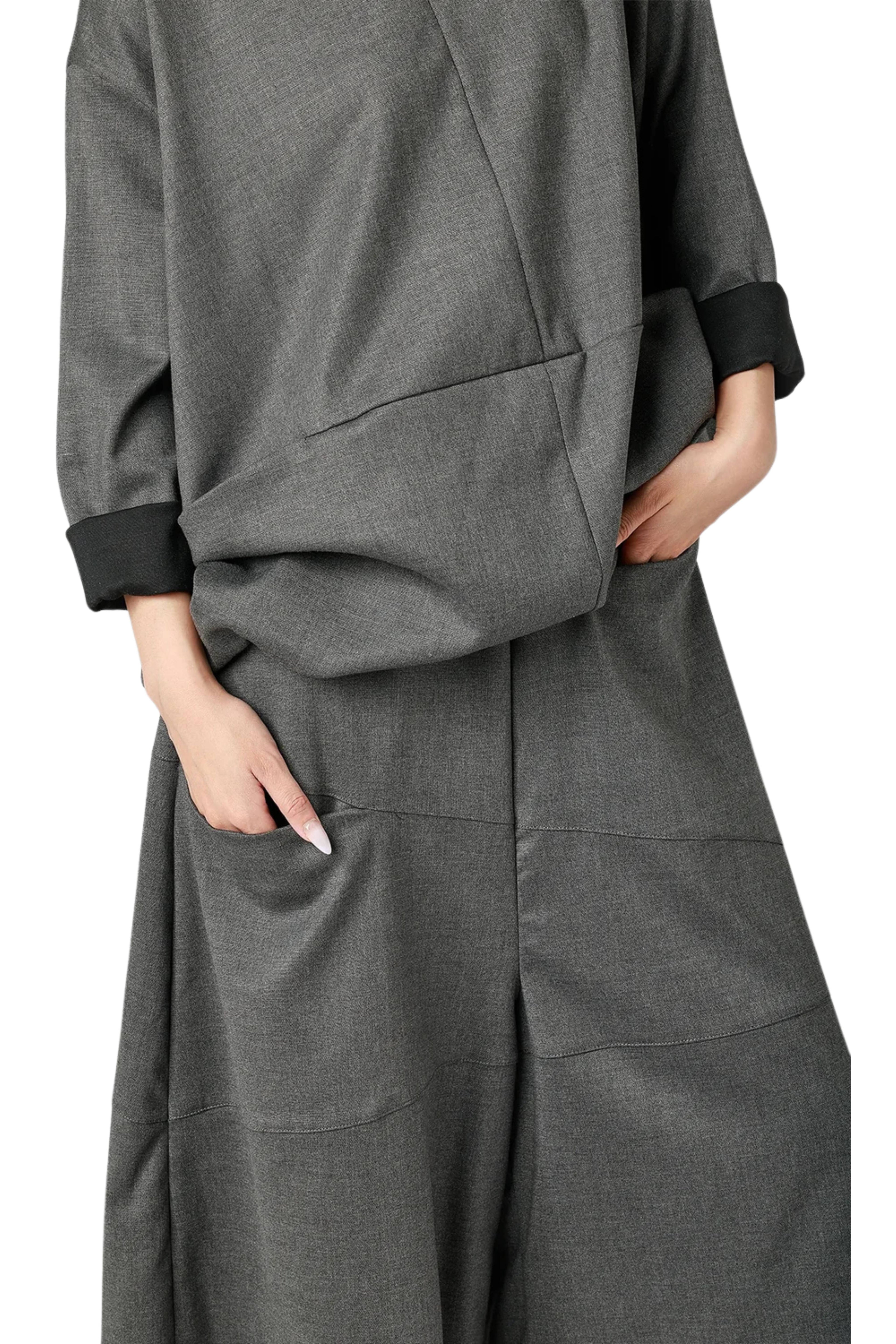 Top Oversize Paneles Diagonales Puño Negro Gris | Wendy Trendy