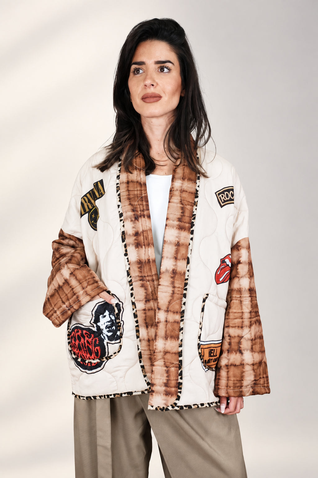 Blazer kimono acolchado con labios YOLYKKE