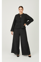 Pantalón Palazzo Jacquard Negro Franja Satén Lateral Curvy | YOLYKKE