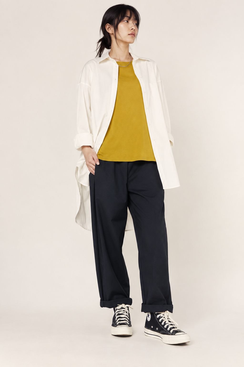 Camisa blanca larga de corte amplio
