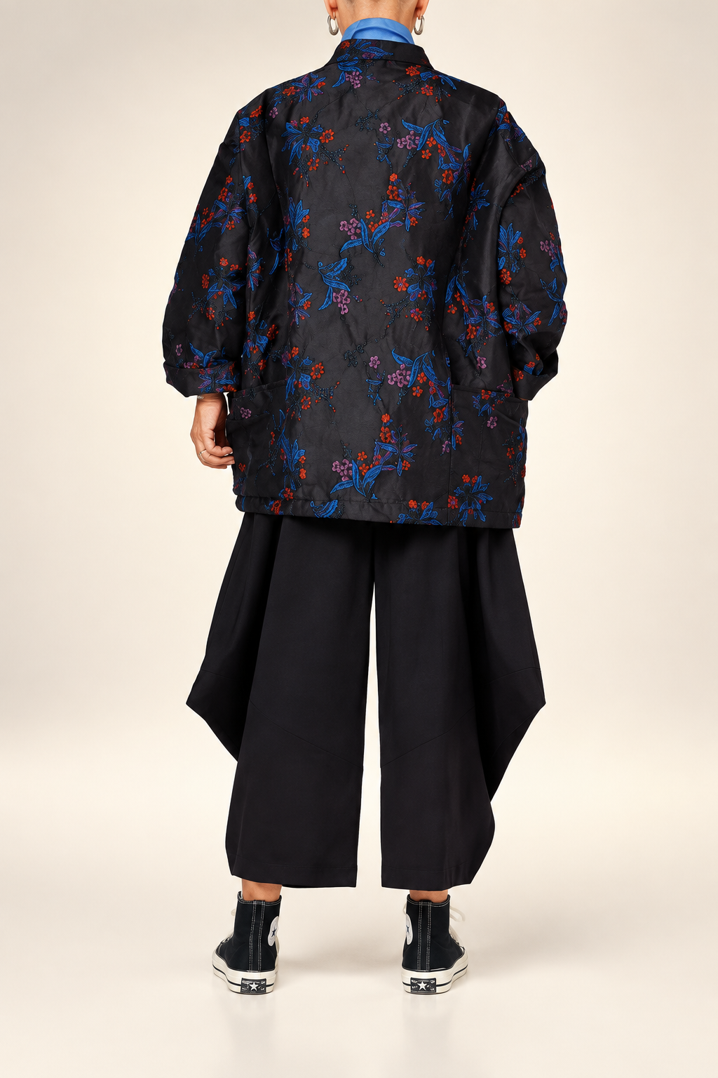 Chaqueta Kimono negra estampada de corte amplio