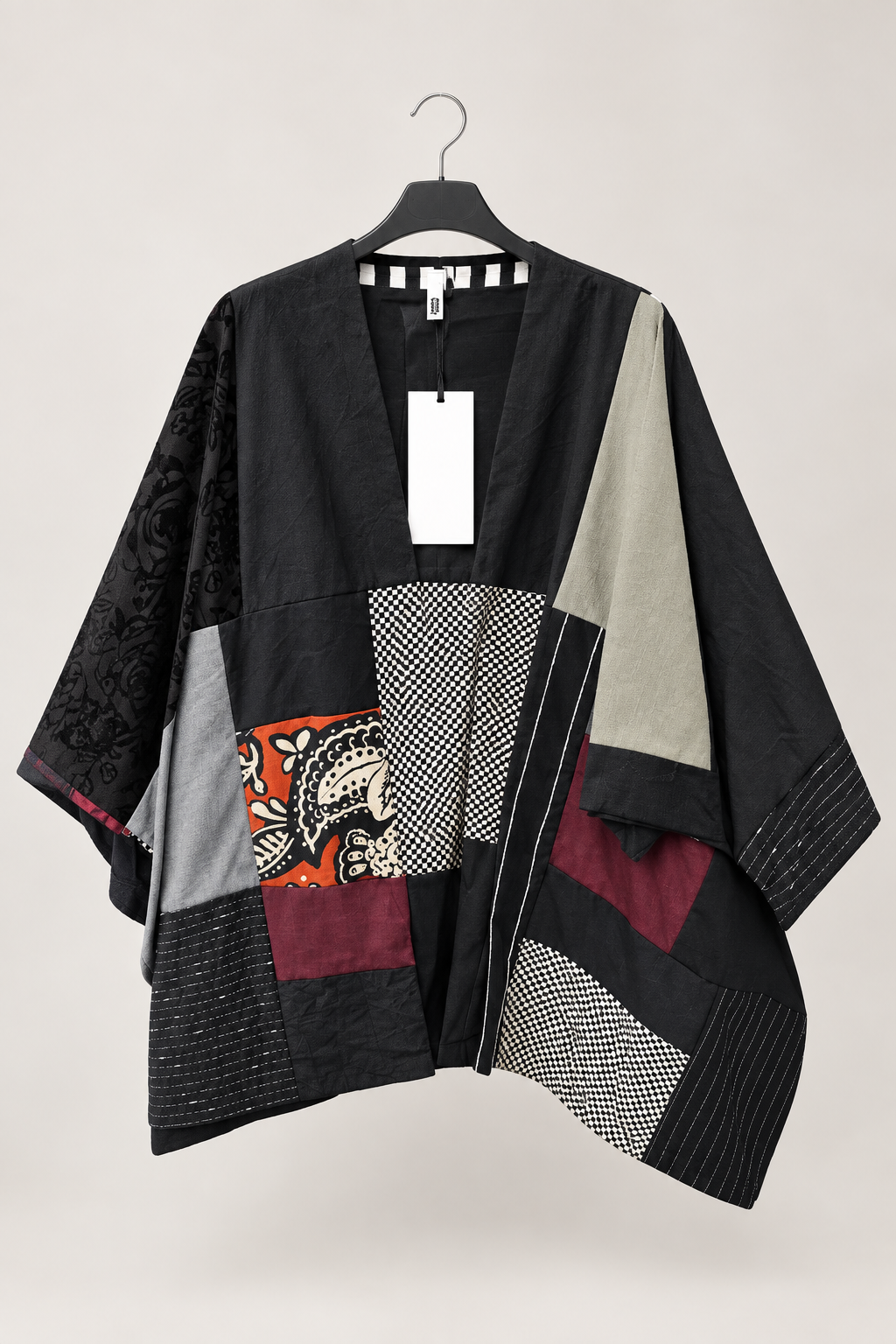 Camicia Kimono Patchwork Artistico con Tessuti Misti e Orlo Asimmetrico | Wendy Trendy