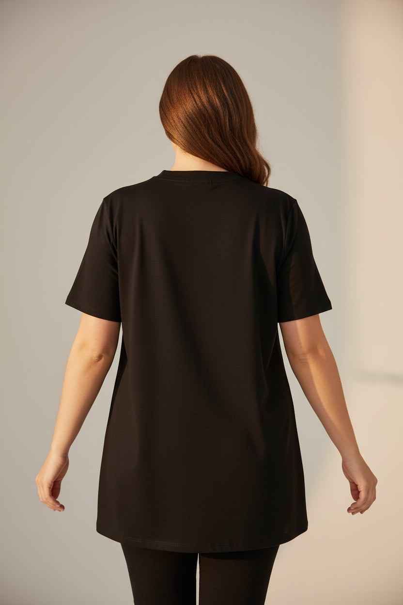Camiseta Negra Fular Geométrico Anudado Cuello Tallas Grandes | YOLYKKE Curvy