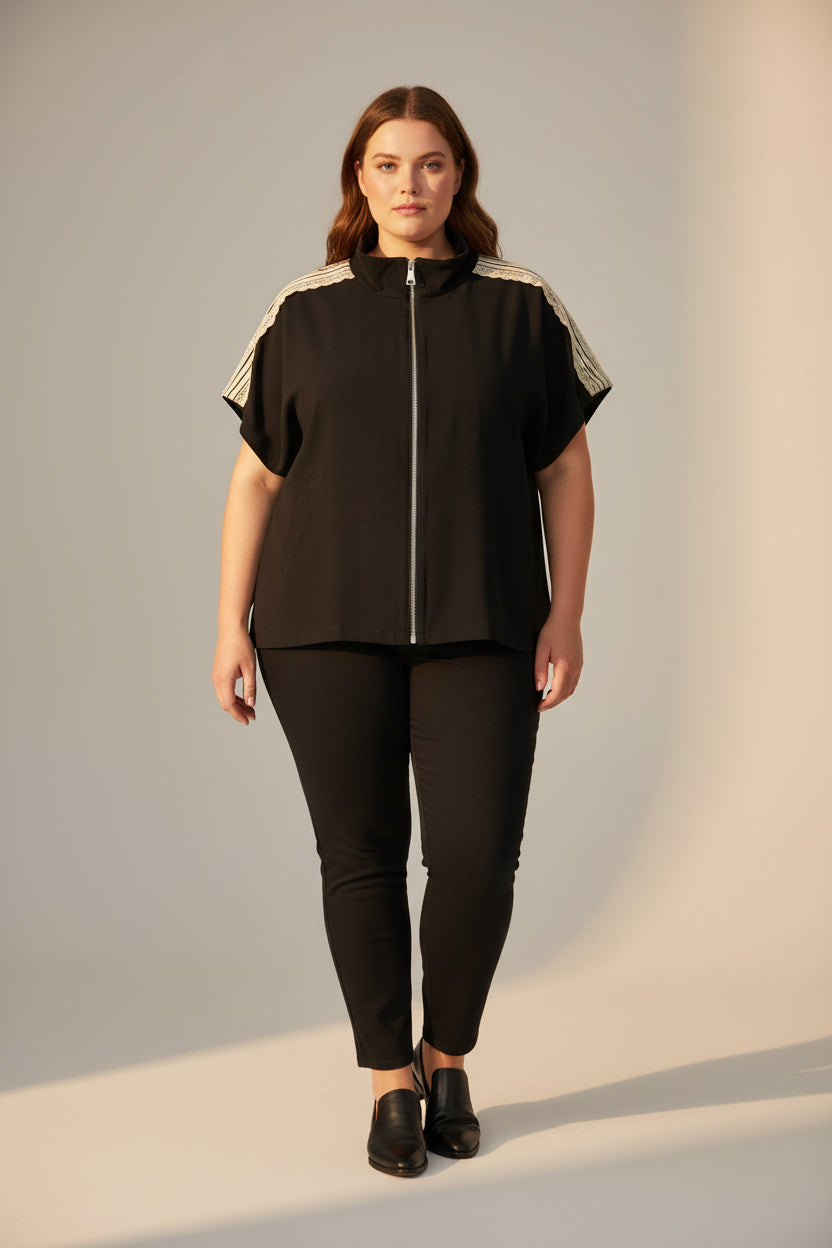 Chaqueta Bomber Cremallera Encaje Hombros Negro Tallas Grandes | YOLYKKE Curvy