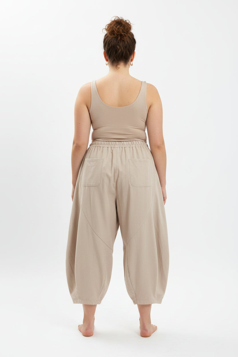 Pantalón Globo Elástico Tostado Tallas Grandes | YOLYKKE Curvy
