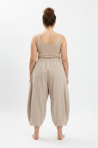 Pantalón Globo Elástico Tostado Tallas Grandes | YOLYKKE Curvy