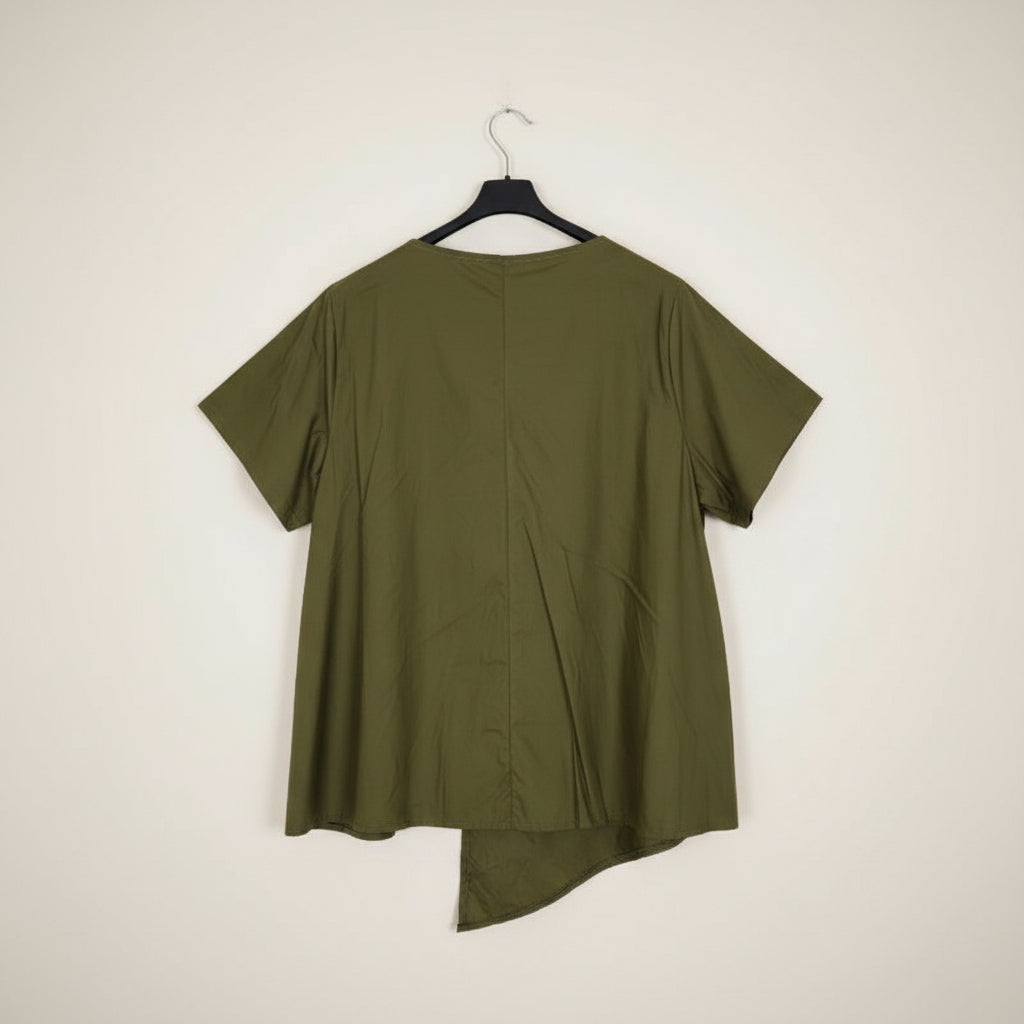 Camisa Asimétrica Clip Perla Verde Kaki Tallas Grandes | YOLYKKE Curvy