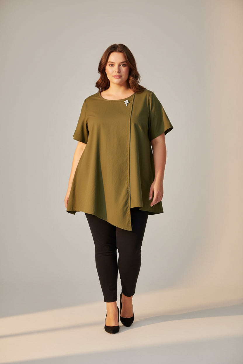 Camisa Asimétrica Clip Perla Verde Kaki Tallas Grandes | YOLYKKE Curvy