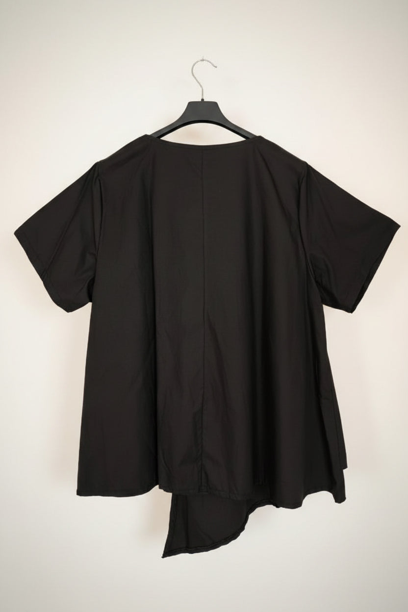 Camisa Asimétrica Clip Perla Negro Tallas Grandes | YOLYKKE Curvy